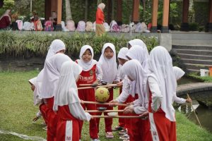 Outbound Kelas 2 Latih Kerjasama